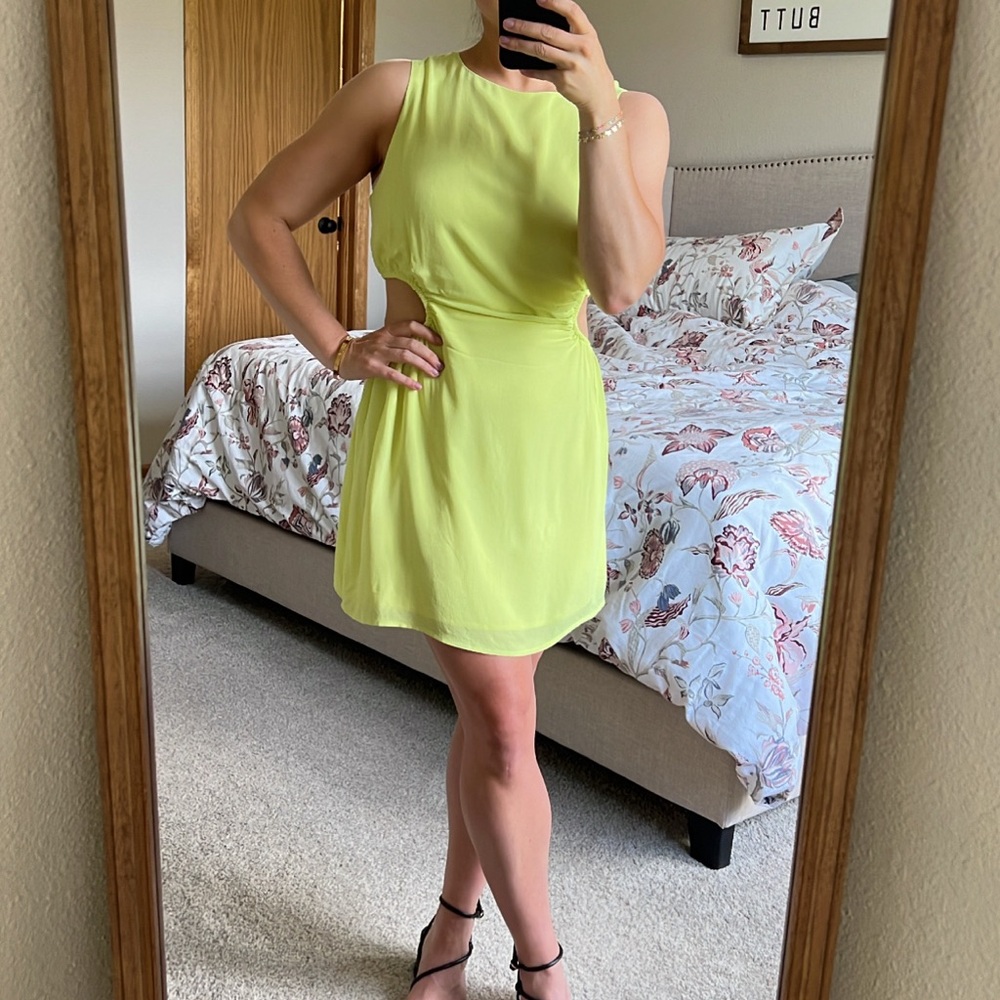 Elegant Yellow Sleeveless Dress